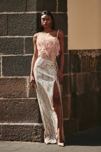Falda larga de lentejuelas colores pastel con abertura