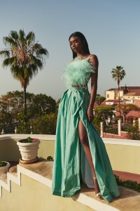 Top de fiesta de plumas tafeta aguamarina