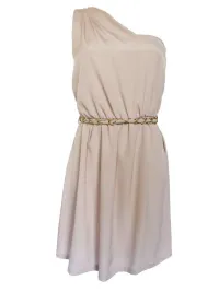 Vestido asimetrico griego color beige con cinturón de cadena dorada