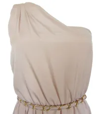 Vestido asimetrico griego color beige con cinturón de cadena dorada