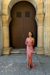 Vestido de fiesta asimetrico largo de lentejuelas coral