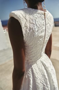 Top corto brocado flores blanco para boda civil