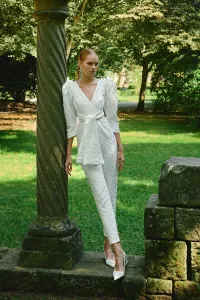 Mono blanco para novia civil en jacquard en relieve flores con