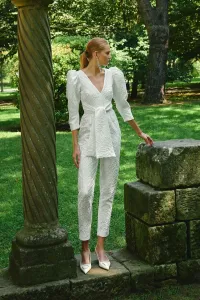 Mono blanco para novia civil en jacquard en relieve flores con