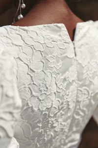 Mono blanco  para novia civil en jacquard  en relieve flores con