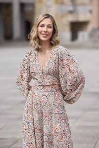 Top en gasa azul beige estampado con manga abullonada