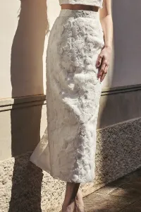falda midi recta de tul blanco flores reliebe para novia
