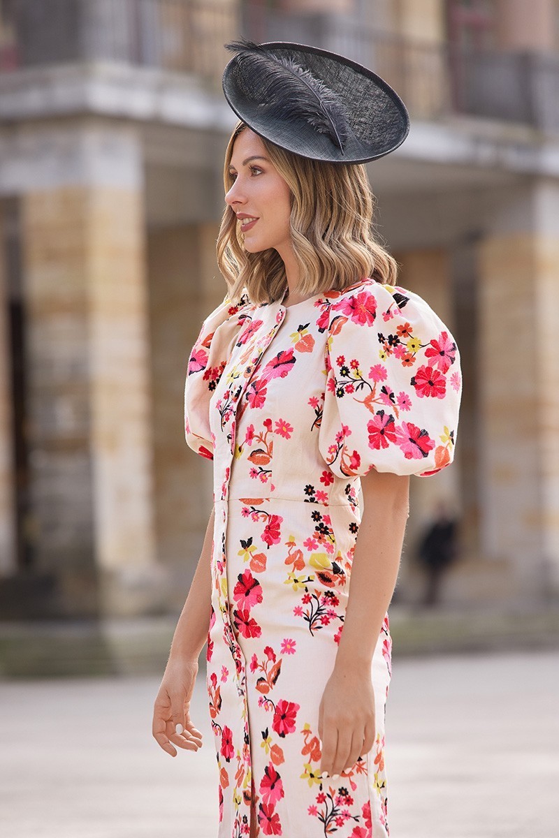 Vestido lino sostenible bordado flores manga globo  para invitada