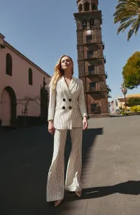 blazer de lino blanco con rayas de lentejuelas