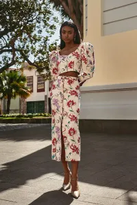 top manga jamón de lino con flores bordadas para invitadas