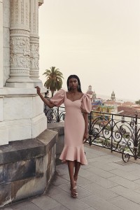 Vestido rosa palo con volante para mama de comunion