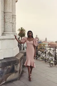 Vestido rosa palo con volante para mama de comunion