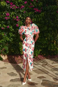 Vestido de invitada en tul bordado con flores con botones forrados