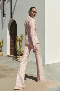 Pantalon palazzo brocado para invitada rosa nude