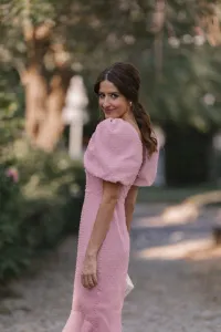 Vestido de fiesta de plumetti rosa palo con mangas abullonadas y