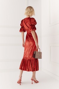 Vestido de fiesta de terciopelo teja con falda midi con volante