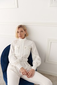 Mono crepe blanco joya cuello subido