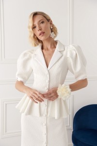 Vestido midi manga farol brocado blanco con peplum
