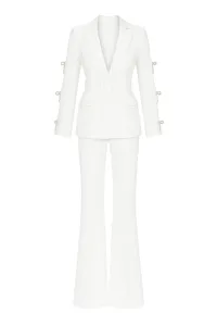 Traje chaqueta y pantalón blanco lazos joya Leonor