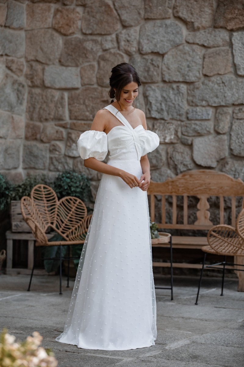 Vestido largo blanco de tul y plumetti sobre crepe blanco Céline