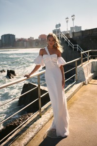 Vestido largo blanco de tul y plumetti sobre crepe blanco Céline