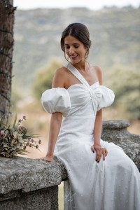 Vestido largo blanco de tul y plumetti sobre crepe blanco Céline