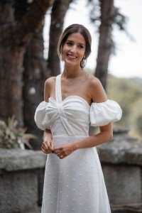 Vestido largo blanco de tul y plumetti sobre crepe blanco Céline