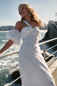 Vestido largo blanco de tul y plumetti sobre crepe blanco Céline