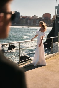 Vestido largo blanco de tul y plumetti sobre crepe blanco Céline