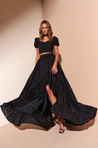 Conjunto de top y falda troquelado negro Giselle