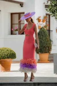 Vestido de fiesta corto en CREPE CORAL con plumas