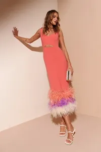 Vestido de fiesta corto en CREPE CORAL con plumas