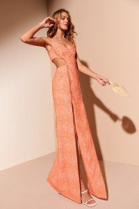 Vestido largo con pasamanería y aberturas brocado naranja Blake