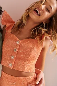 Top con volante en el hombro brocado coral Zooey