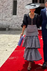 Falda midi cuadro vichy volantes blanco y negro