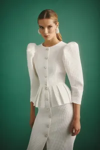 vestido de pique con peplum manga abullonada y boton joya para