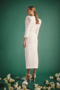 vestido de pique con peplum manga abullonada y boton joya para