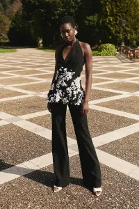 top troquelado negro con lentejuelas blancas y volante