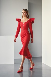 Conjunto de falda con volante  y top brocado rojo con volantes