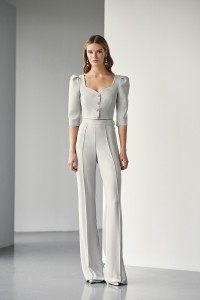 Conjunto de pantalon y top corto gris plata con escote corazon y
