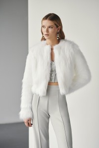 Conjunto de pantalon y top corto gris plata con escote corazon y