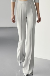 Conjunto de pantalon y top corto gris plata con escote corazon y