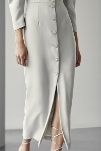 Vestido de fiesta con mangas volumen crepe gris plata para boda
