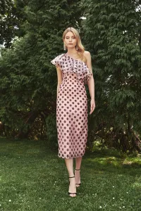 Vestido midi con volantes asimetrico en organza lunares rosa para