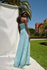 Vestido azul claro palabra de honor para invitada a boda