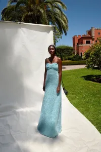 Vestido azul claro palabra de honor para invitada a boda