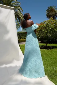 Vestido azul claro palabra de honor para invitada a boda