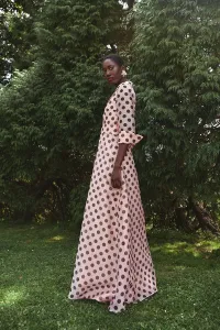 Vestido camisero largo con cuello esmoquin en organza lunares rosa