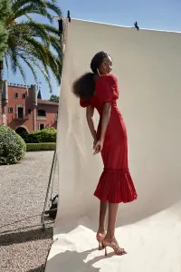Vestido granate, manga globo y volante