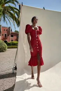 Vestido granate, manga globo y volante